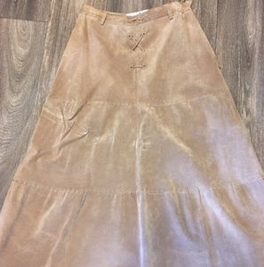 🎉 vintage 100% suede midi skirt